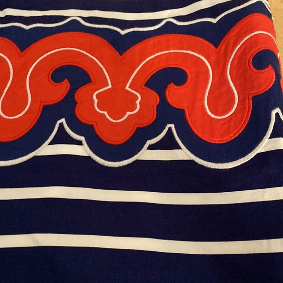 Vineyard Vines Striped Skirt. Size 8. Navy with White Stripes with Detailing - Picture 10 of 10